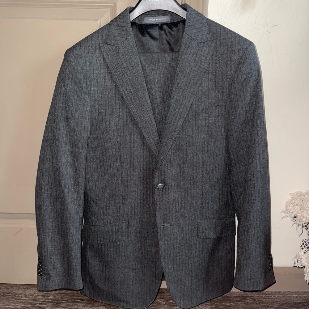 Mens Slim Fit Charcoal Pin Stripe Suit 38R 30/30 pants Wilk Rodriguez